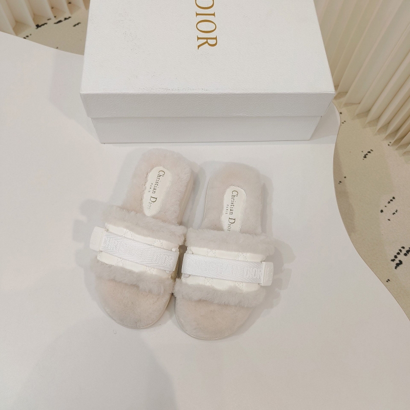ch**an D*or slippers